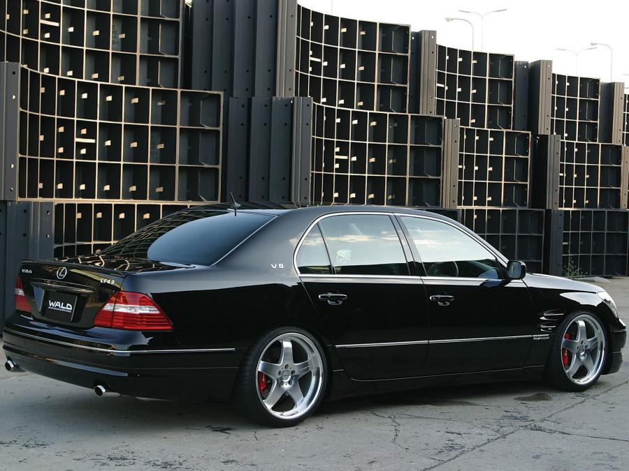  Lexus LS430 by Wald 2003 года  (фото 3 из 6)